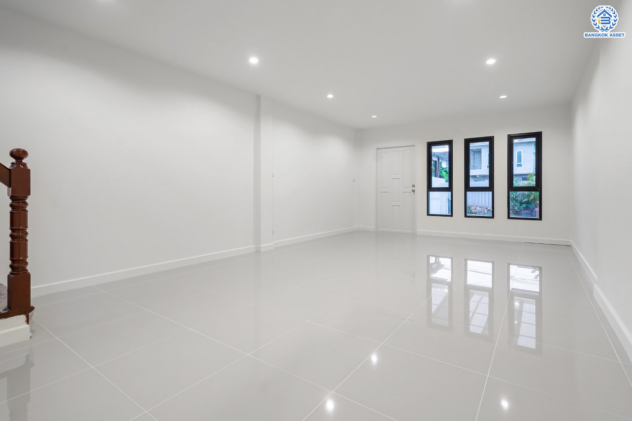 บ้านมือสองตกแต่งใหม่ ม.นาคนิวาส37 ลาดพร้าว เนื้อที่ 28 ตร.ว. ฟังก์ชัน 4 ห้องนอน 3 ห้องน้ำ 1 ที่จอดรถ พร้อม บนทำเลใจกลางเมือง! เชื่อมต่อทั้งถนนประเสริฐมนูญกิจ, เกษตร-นวมินทร์, ลาดพร้าว, รัชโยธินฯ ใกล้ทางด่วนฉลองรัช และรถไฟฟ้าสายสีน้ำเงิน "สถานีลาดพร้าว"...